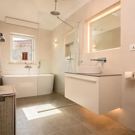Villa Luxury Beachfront White Bellezza With Private Pool At The On Brac Island - Sumartin Selca (Brac)