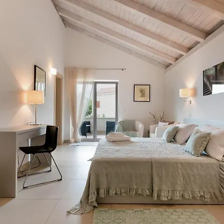 Villa Luxury Beachfront White Bellezza With Private Pool At The On Brac Island - Sumartin Selca (Brac)