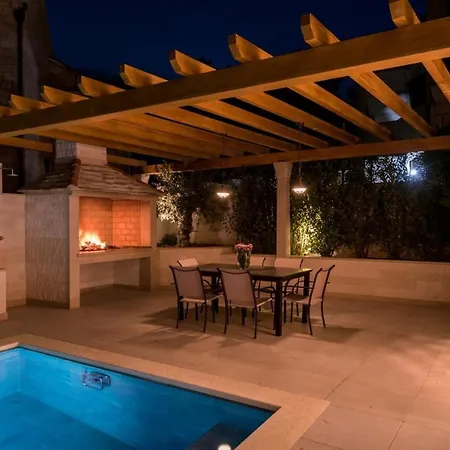 Villa Luxury Beachfront White Bellezza With Private Pool At The On Brac Island - Sumartin Selca