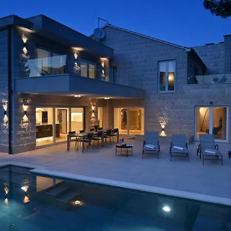 Luxury Beachfront White Bellezza With Private Pool At The On Brac Island - Sumartin * Selca (Brac)